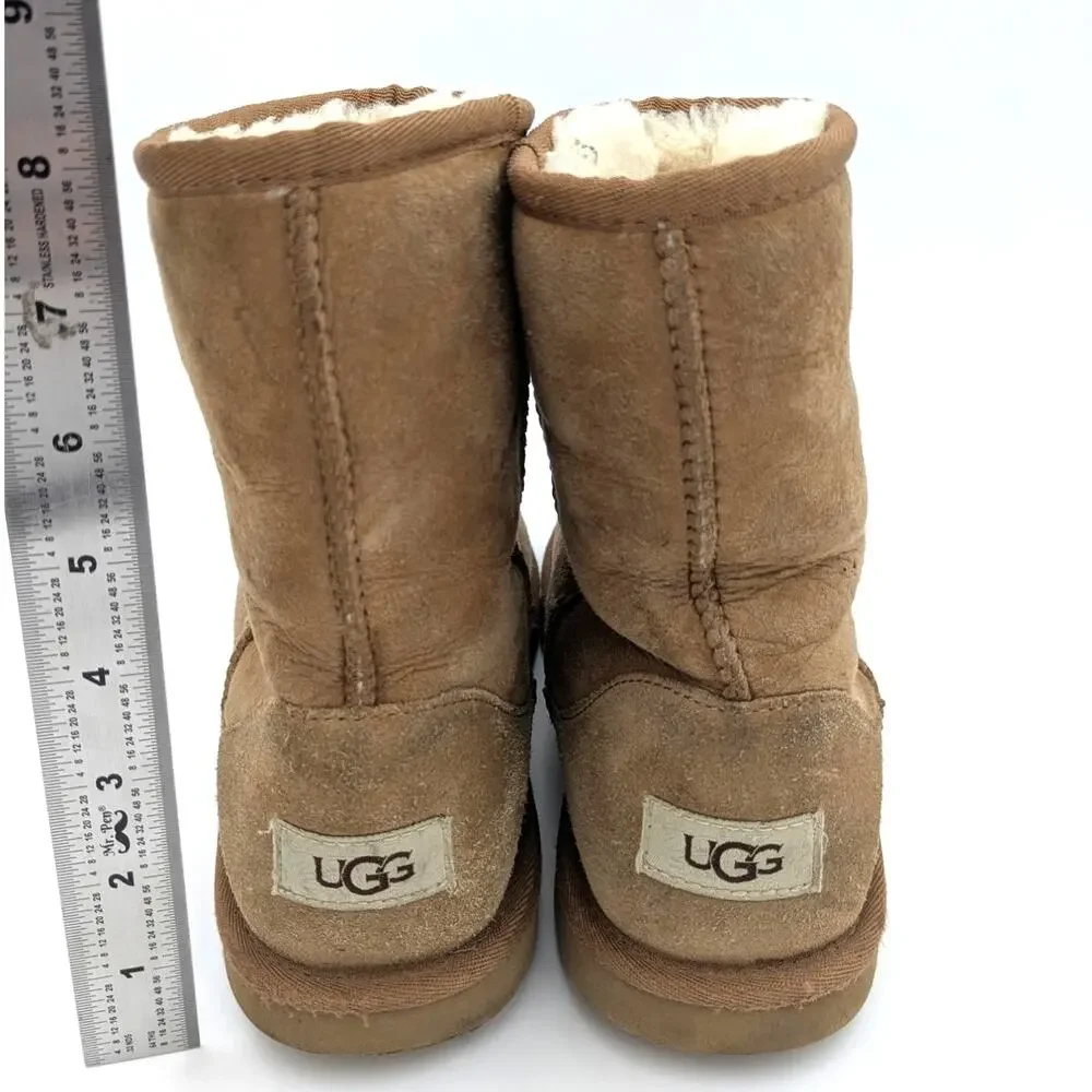 UGG Australia Classic Short II Winter Boots Kids' Chestnut Size US6 EU38